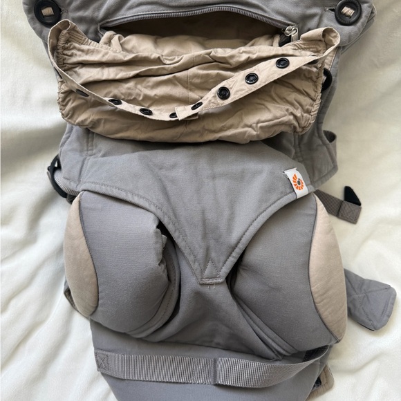 Ergobaby 360 Gray and Tan Kids Carrier + newborn insert